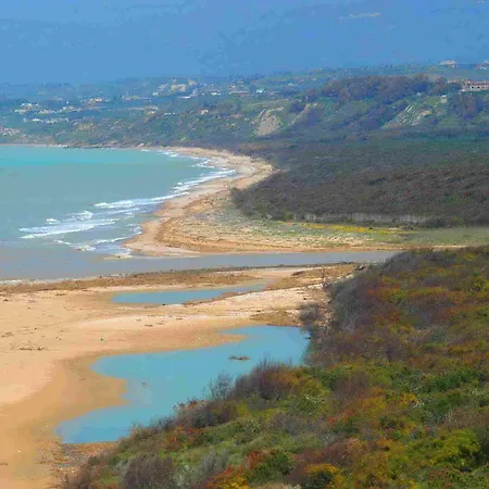 Casa Vacanza Platani Feriehus *
